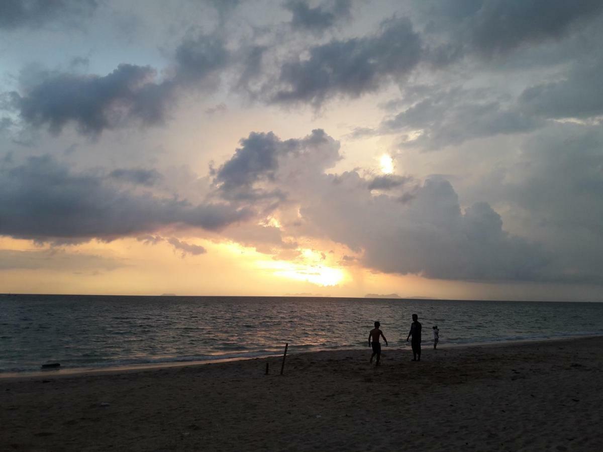 Bluesky Beach Bungalows Ko Lanta Dış mekan fotoğraf
