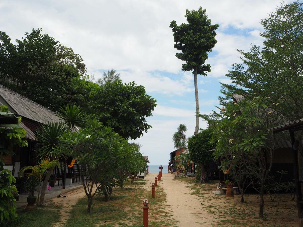 Bluesky Beach Bungalows Ko Lanta Dış mekan fotoğraf