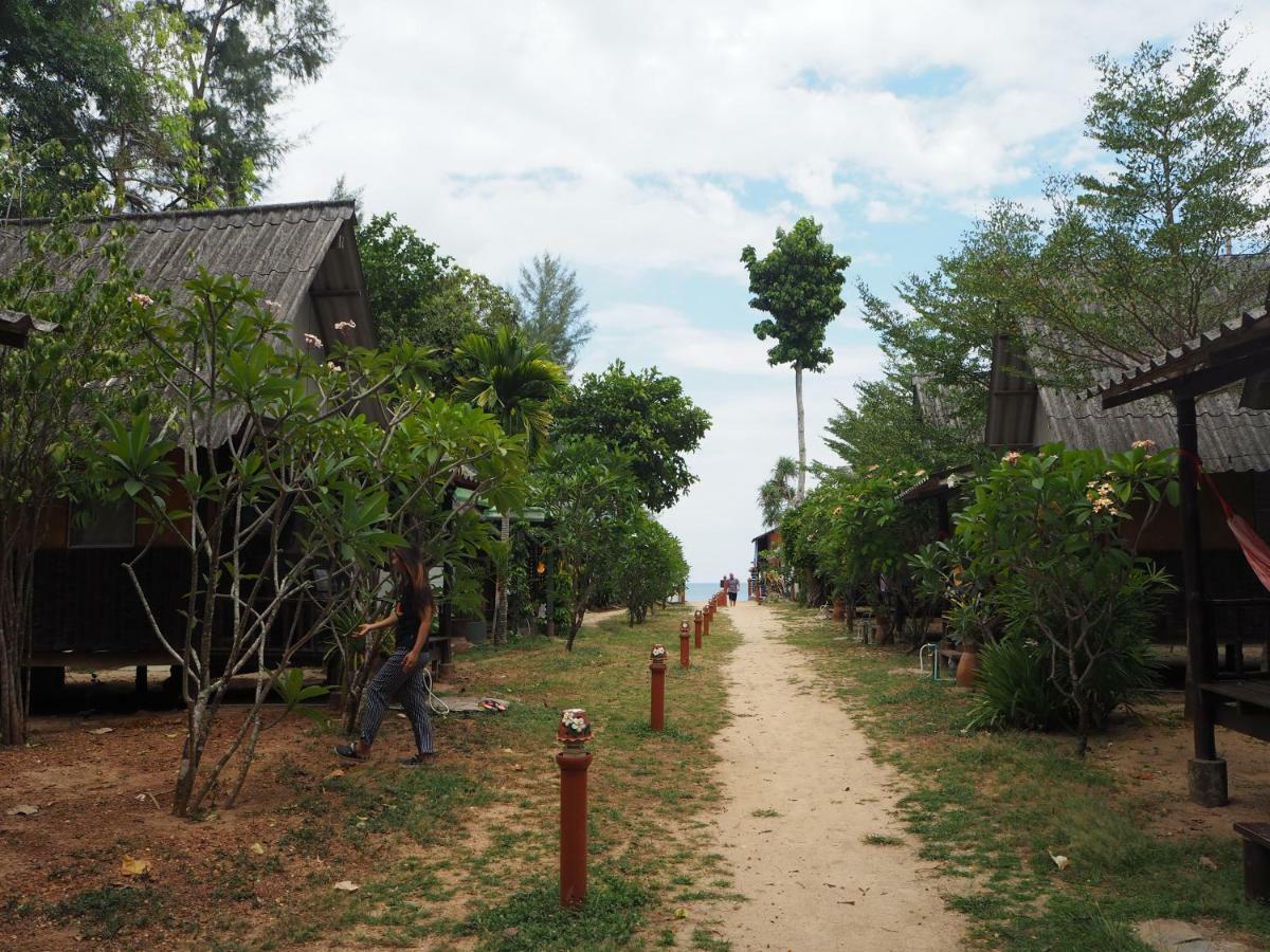 Bluesky Beach Bungalows Ko Lanta Dış mekan fotoğraf