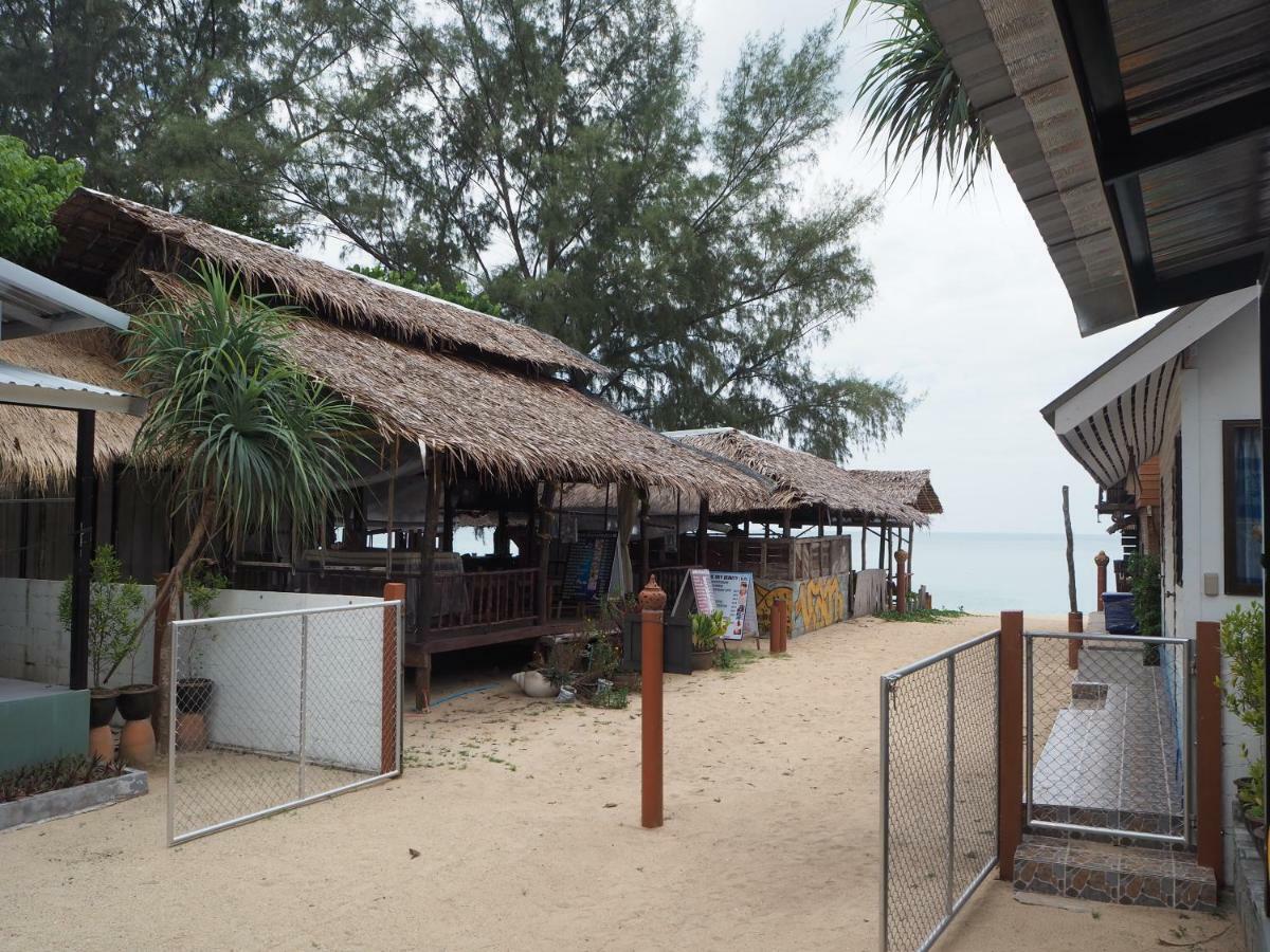 Bluesky Beach Bungalows Ko Lanta Dış mekan fotoğraf
